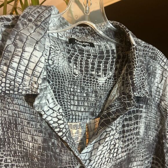 Olsen Button Down Snake Print Blouse Large - Picture 9 of 15